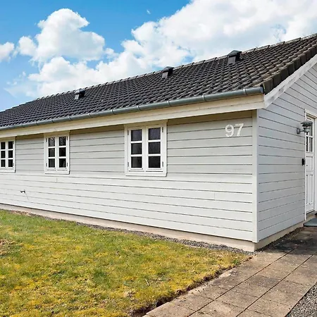 2 Bedroom Cozy In Holiday home Hovborg