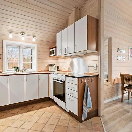 2 Bedroom Cozy In Holiday home Hovborg
