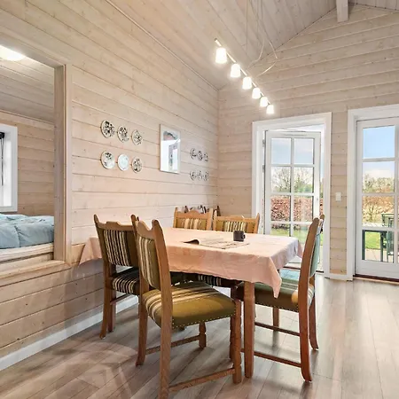 2 Bedroom Cozy In