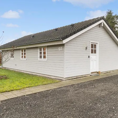 2 Bedroom Cozy In Hovborg