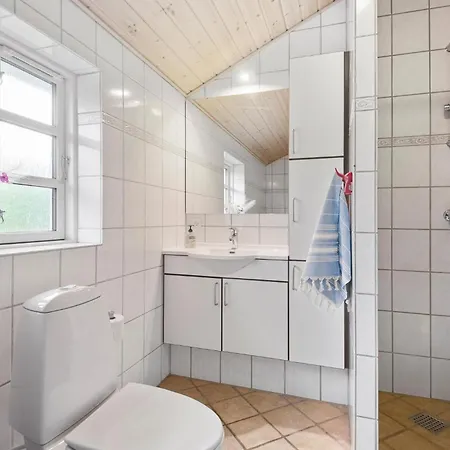 Nyaraló 2 Bedroom Cozy In Hovborg