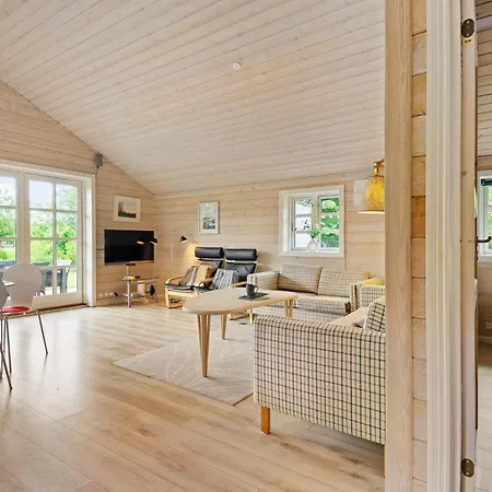 2 Bedroom Cozy In Nyaraló *