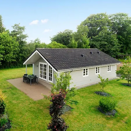 Nyaraló 2 Bedroom Cozy In *